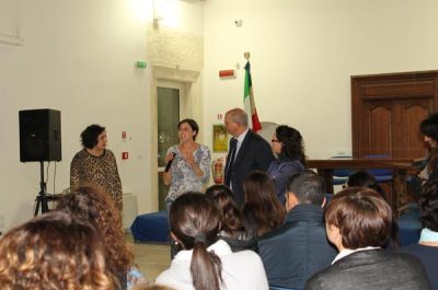 Caso mensa: rivolta dei genitori contro il Sindaco Nisi, sospeso il servizio in via cautelare - Corriere Salentino