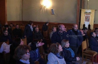 Violenta protesta dei lavoratori in Consiglio provinciale, sospesi i lavori. Nominato il commissario liquidatore. "Vi siete messi in testa di fare fallire la società" - Corriere Salentino