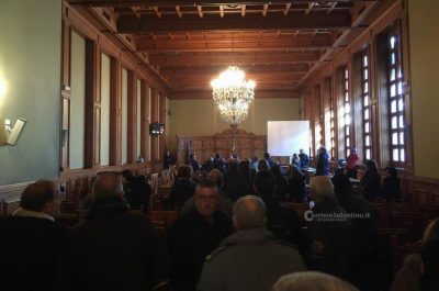 Violenta protesta dei lavoratori in Consiglio provinciale, sospesi i lavori. Nominato il commissario liquidatore. "Vi siete messi in testa di fare fallire la società" - Corriere Salentino