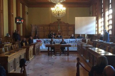 Violenta protesta dei lavoratori in Consiglio provinciale, sospesi i lavori. Nominato il commissario liquidatore. "Vi siete messi in testa di fare fallire la società" - Corriere Salentino