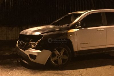 Auto in fiamme in città, danneggiato un Suv - Corriere Salentino