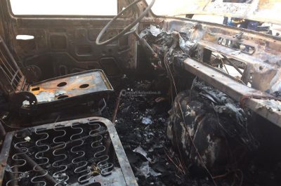 Notte di fuoco a Campi Salentina: incendio distrugge furgone - Corriere Salentino