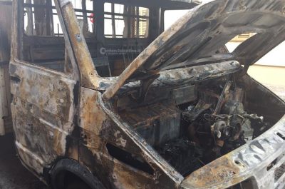 Notte di fuoco a Campi Salentina: incendio distrugge furgone - Corriere Salentino