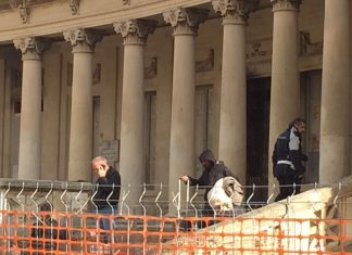 Sgomberato il monumento dei caduti di piazza Italia, Guido: “Situazione igienico sanitaria insostenibile”