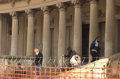 Sgomberato il monumento dei caduti di piazza Italia, Guido: "Situazione igienico sanitaria insostenibile" - Corriere Salentino