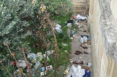 Sgomberato il monumento dei caduti di piazza Italia, Guido: "Situazione igienico sanitaria insostenibile" - Corriere Salentino