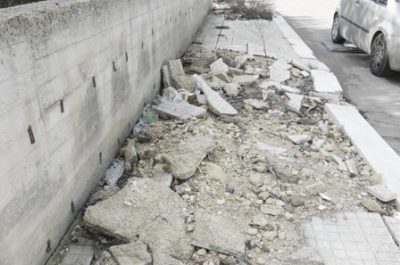 Lecce marciapiedi dissestati, buche, dislivelli e asfalto rovinato, pedoni a rischio - Corriere Salentino