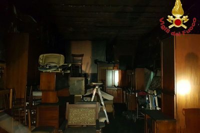 Fiamme nel deposito, salvata un’anziana inquilina del piano superiore - Corriere Salentino
