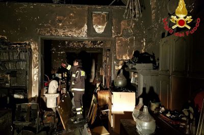 Fiamme nel deposito, salvata un’anziana inquilina del piano superiore - Corriere Salentino