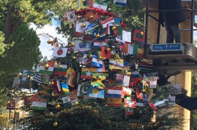 Natale, le bandiere del mondo sull'Albero della Pace - Corriere Salentino