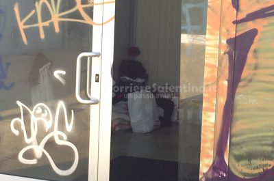 Il video degli atti osceni in stazione e Settelacquare, ormai dormitorio sfregiato dai vandali: le zone del degrado - Corriere Salentino