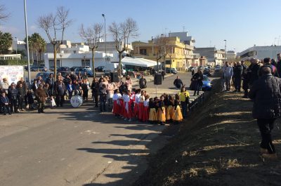 Novoli, la Festa della vite apre le celebrazioni che culmineranno nella Focara: la prima fascina posata da una novolese figlia di un emigrato - Corriere Salentino