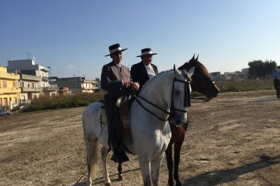 Novoli, la Festa della vite apre le celebrazioni che culmineranno nella Focara: la prima fascina posata da una novolese figlia di un emigrato - Corriere Salentino