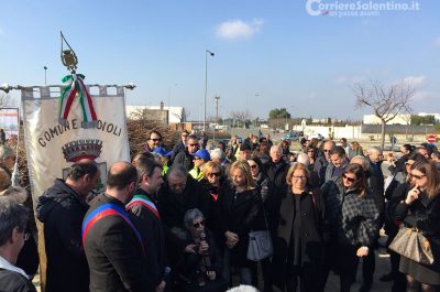 Novoli, la Festa della vite apre le celebrazioni che culmineranno nella Focara: la prima fascina posata da una novolese figlia di un emigrato - Corriere Salentino