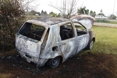 Raid incendiario nella concessionaria, alle fiamme tre vetture - Corriere Salentino