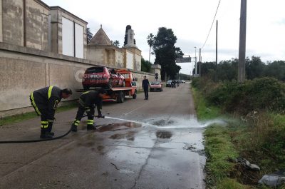 Si ribalta con l’auto mentre va a lavoro, grave operaio di 19 anni - Corriere Salentino