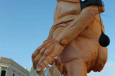 Capodanno di Gallipoli: l'esplosione dei Pupi di cartapesta daranno il via al concertone - Corriere Salentino