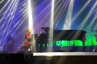 'Love life peace': Raphael Gualazzi conquista il pubblico del Politeama Greco di Lecce - Corriere Salentino