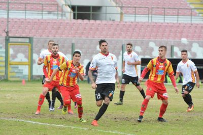 Il Lecce vince per 3-0 sul campo del Messina e torna primo da solo - Corriere Salentino