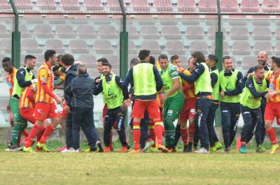 Il Lecce vince per 3-0 sul campo del Messina e torna primo da solo - Corriere Salentino