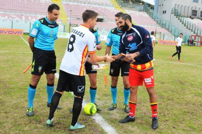 Il Lecce vince per 3-0 sul campo del Messina e torna primo da solo - Corriere Salentino