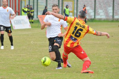Il Lecce vince per 3-0 sul campo del Messina e torna primo da solo - Corriere Salentino