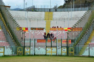 Il Lecce vince per 3-0 sul campo del Messina e torna primo da solo - Corriere Salentino
