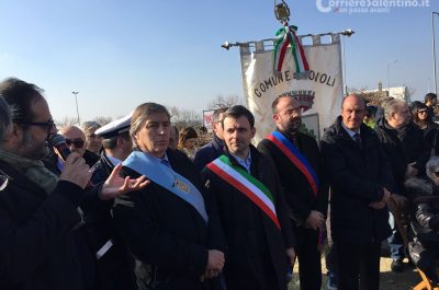 Novoli, la Festa della vite apre le celebrazioni che culmineranno nella Focara: la prima fascina posata da una novolese figlia di un emigrato - Corriere Salentino