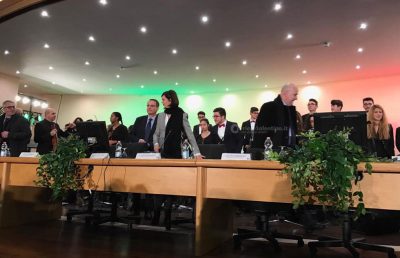 Il grande sogno dell'Europa dei popoli, che oggi è diventato un incubo. La retorica di Boldrini, con universitari in polemica per il mancato invito e scuole dentro l'Ecotekne - Corriere Salentino