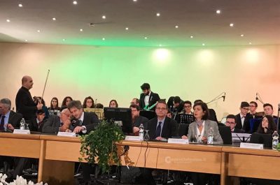 Il grande sogno dell'Europa dei popoli, che oggi è diventato un incubo. La retorica di Boldrini, con universitari in polemica per il mancato invito e scuole dentro l'Ecotekne - Corriere Salentino