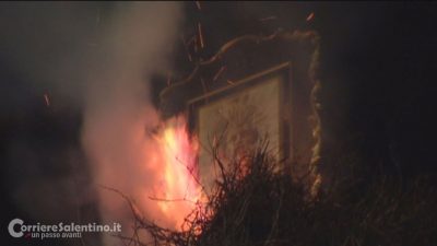 Il grande fuoco della Focara ha riscaldato il Salento: il giorno dell'accensione tra spettacoli e buona musica - Corriere Salentino