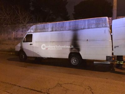 Piromani in azione, fiamme al furgone di un fioraio leccese - Corriere Salentino