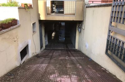 Fiamme in un garage, evacuata la palazzina: danni ai veicoli e allo stabile - Corriere Salentino