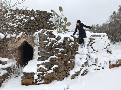 Cartoline dal Salento imbiancato: dai pupazzi di neve al Carlo V al manto bianco in riva al mare - Corriere Salentino