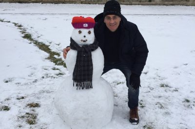 Cartoline dal Salento imbiancato: dai pupazzi di neve al Carlo V al manto bianco in riva al mare - Corriere Salentino