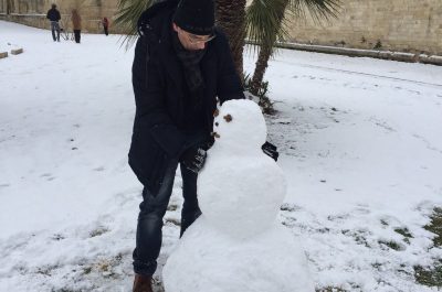Cartoline dal Salento imbiancato: dai pupazzi di neve al Carlo V al manto bianco in riva al mare - Corriere Salentino