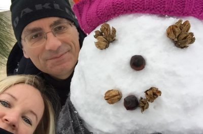 Cartoline dal Salento imbiancato: dai pupazzi di neve al Carlo V al manto bianco in riva al mare - Corriere Salentino