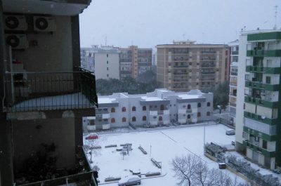 Risveglio sotto la neve per Lecce e provincia, disagi alla circolazione - Corriere Salentino
