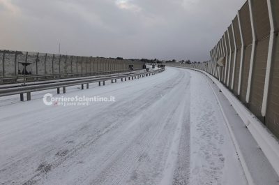 Risveglio sotto la neve per Lecce e provincia, disagi alla circolazione - Corriere Salentino