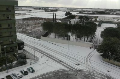 Risveglio sotto la neve per Lecce e provincia, disagi alla circolazione - Corriere Salentino