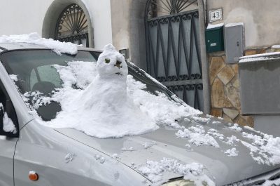 Risveglio sotto la neve per Lecce e provincia, disagi alla circolazione - Corriere Salentino