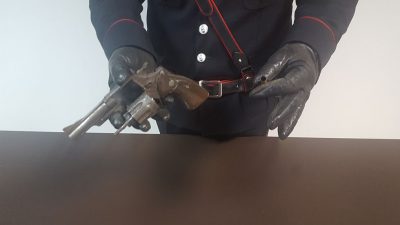 Incendia le auto ed esplode un colpo di pistola, arrestato 41enne - Corriere Salentino