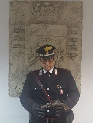 Incendia le auto ed esplode un colpo di pistola, arrestato 41enne - Corriere Salentino