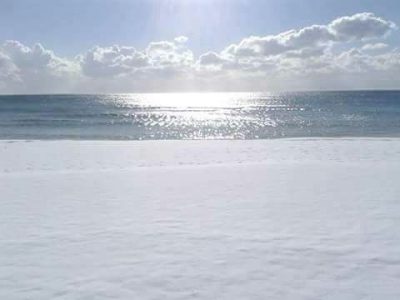 Cartoline dal Salento imbiancato: dai pupazzi di neve al Carlo V al manto bianco in riva al mare - Corriere Salentino