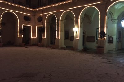 Bufera di neve, il prefetto impone le catene ai mezzi pesanti e scuole superiori chiuse per lunedì - Corriere Salentino