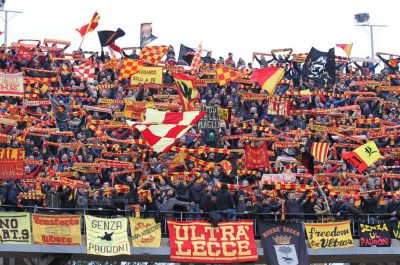 Il Lecce vince 3 - 1 con il Melfi e resta in vetta alla classifica - Corriere Salentino