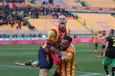 Il Lecce vince 3 - 1 con il Melfi e resta in vetta alla classifica - Corriere Salentino