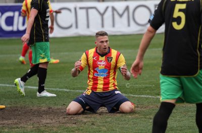 Il Lecce vince 3 - 1 con il Melfi e resta in vetta alla classifica - Corriere Salentino