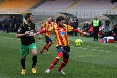 Il Lecce vince 3 - 1 con il Melfi e resta in vetta alla classifica - Corriere Salentino
