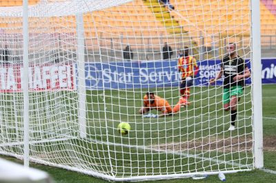 Il Lecce vince 3 - 1 con il Melfi e resta in vetta alla classifica - Corriere Salentino